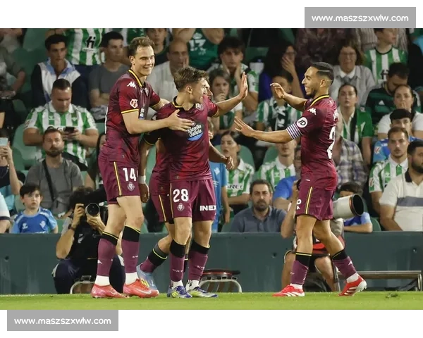 足球比赛全场攻防博弈与战术较量精彩回顾解析深度剖析与关键瞬间盘点 - 副本 (10) - 副本 - 副本